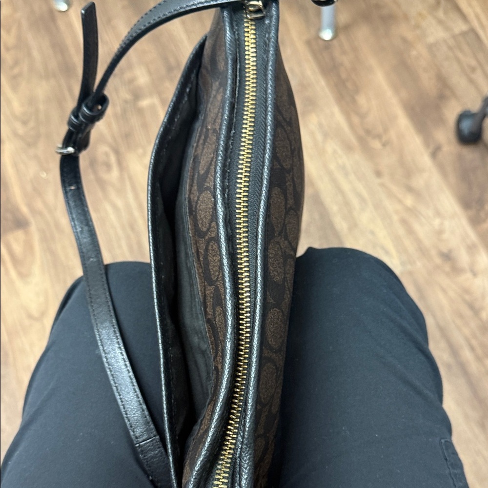 Coach Black and Brown Signature Shoulder Bag - Picture 5 of 11